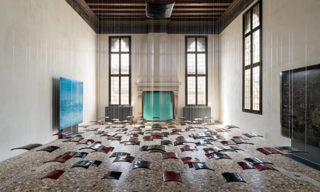 Melding Chinese lacquer with European abstraction