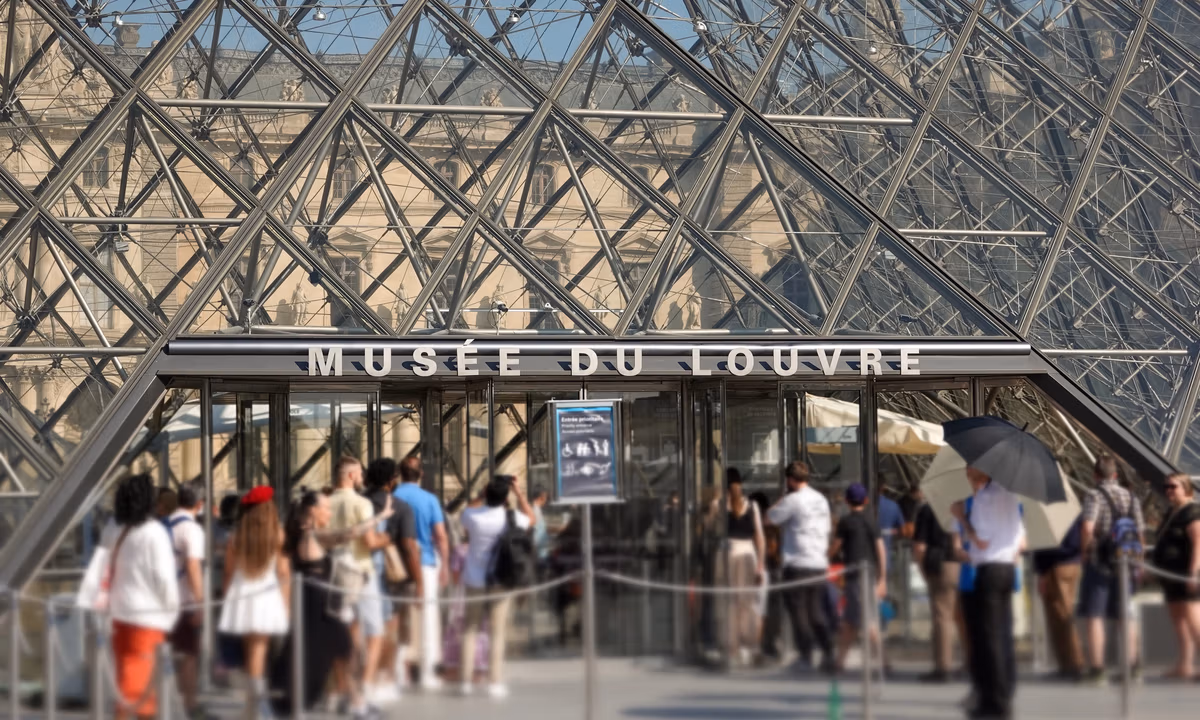 Parliamentary report calls for major changes at French museums in the wake of Louvre heist
