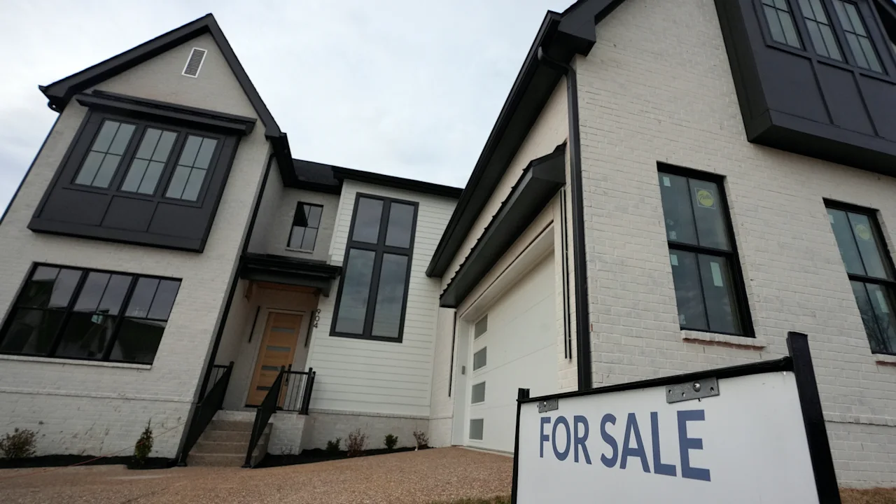 U.S. Home Sales Flatline In April Amid Another Slow Spring Homebuying Season