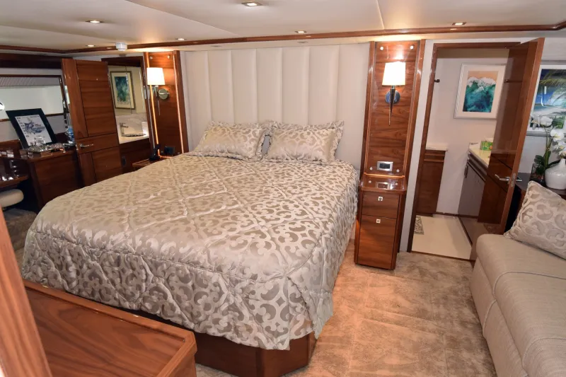 For Sale: Viking 90 Skybridge