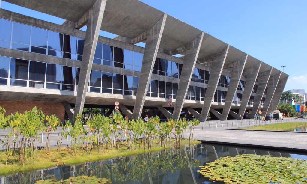 Former director of Rio’s Museu de Arte Moderna ordered to pay breach-of-contract fine