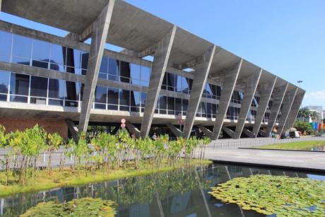 Former director of Rio’s Museu de Arte Moderna ordered to pay breach-of-contract fine