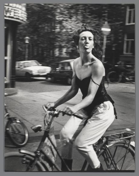 Zooming in on the Dutch street photographer Ed van der Elsken