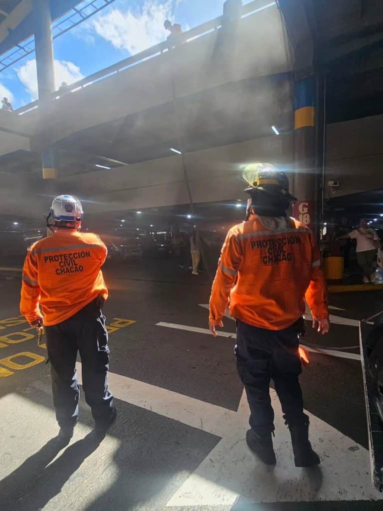 Bomberos controlan incendio en feria escolar del CCCT