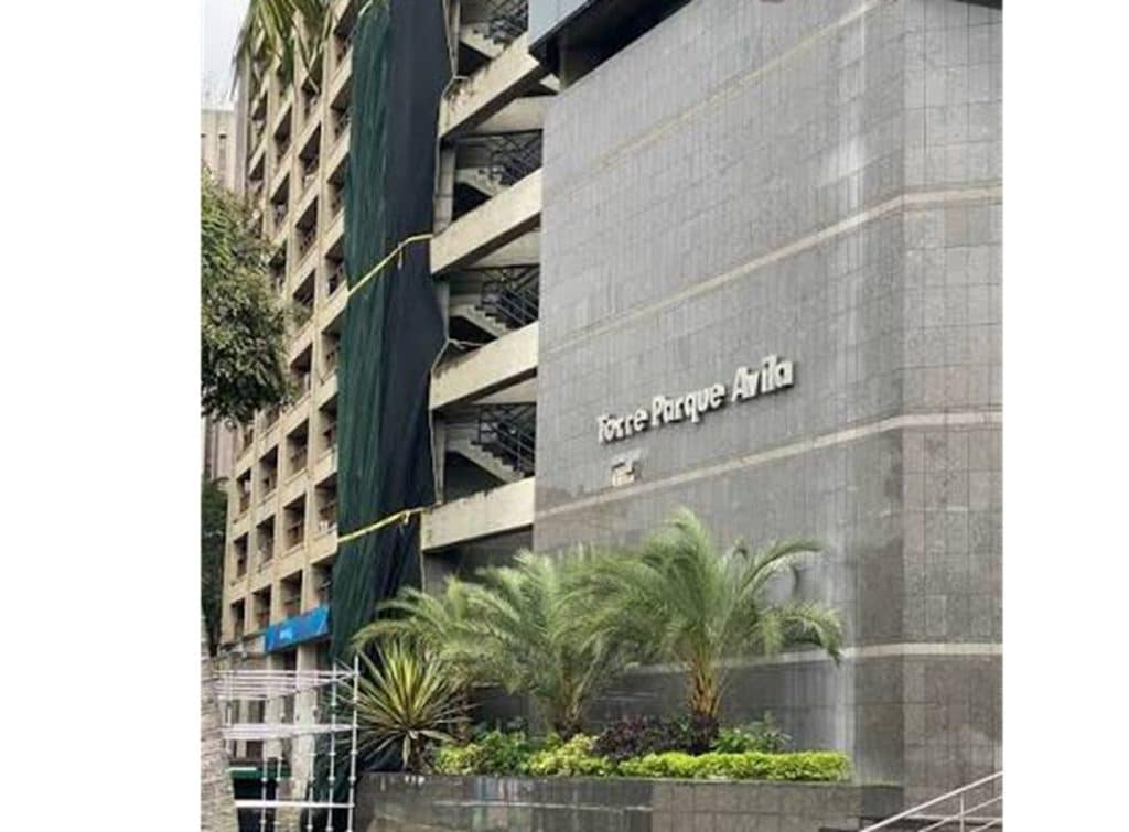 Chacao anuncia demolición controlada de fachada en la Torre Parque Ávila