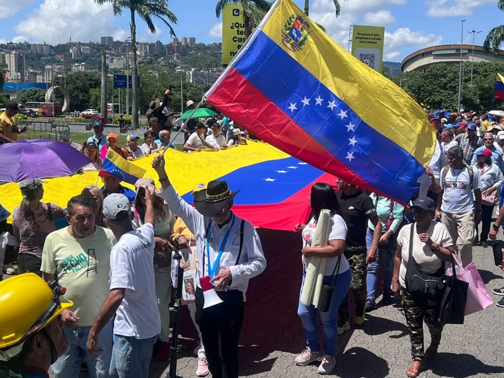 Coalición Sindical se planta frente al CNE y exige elecciones inmediatas