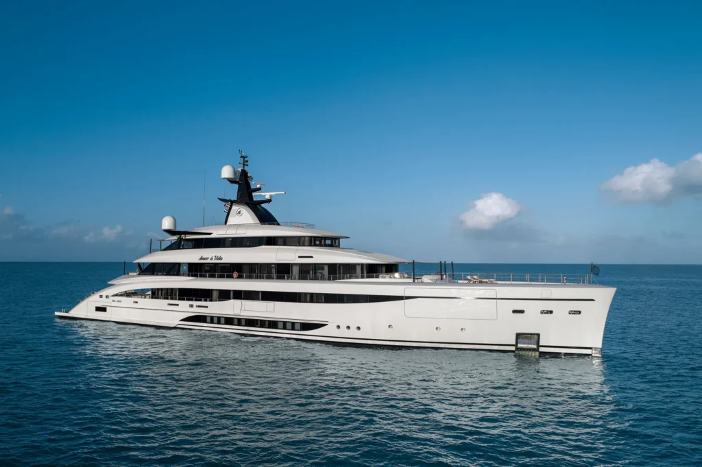 CRN Launches the 221-Foot Amor À Vida