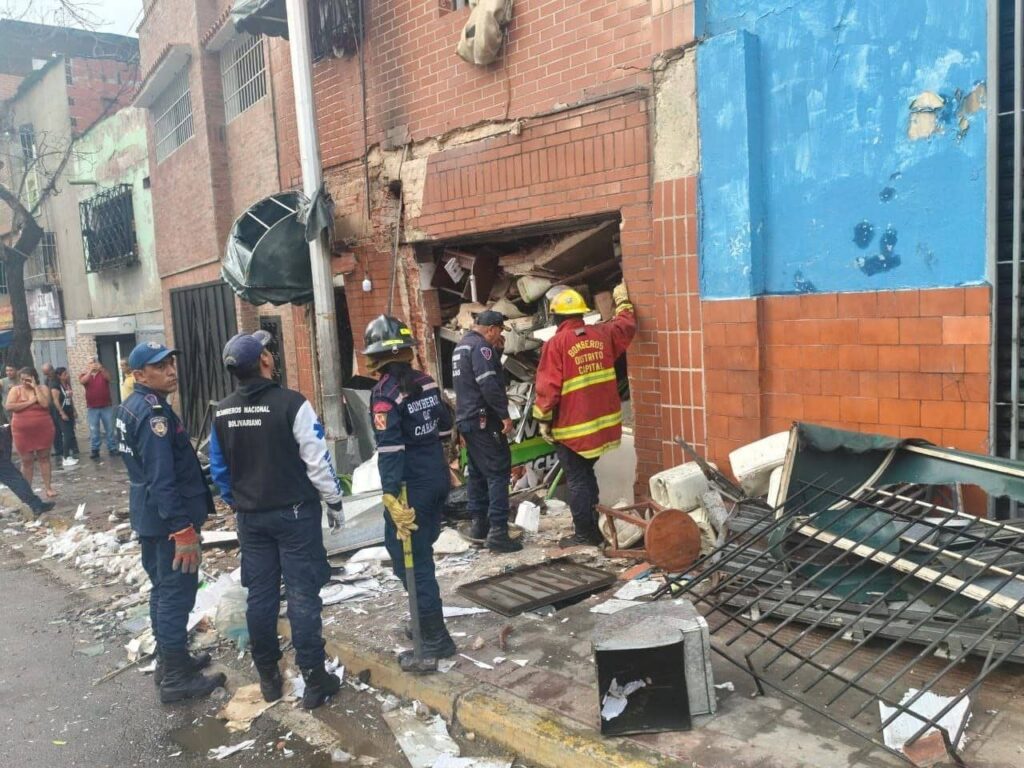 Explosión de bombonas de gas deja dos heridos en Caracas