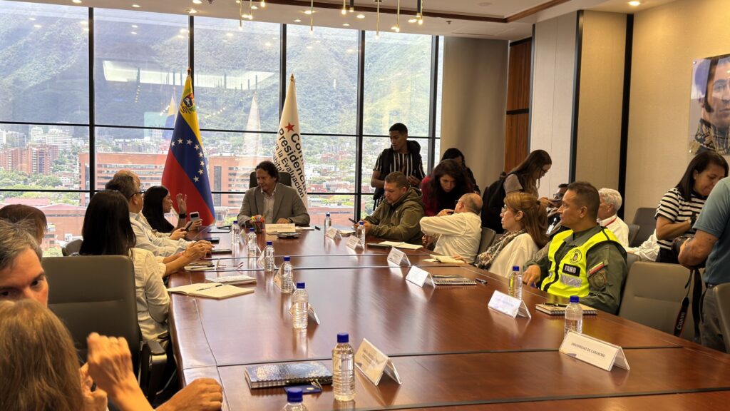 Francisco Garcés: “Ninguna estructura será demolida si tiene cuerpos por recuperar” en La Guaira