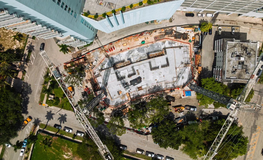 Kobi Karp-Designed Edge House Miami Completes Foundation Pour, Begins Vertical Construction in Edgewater
