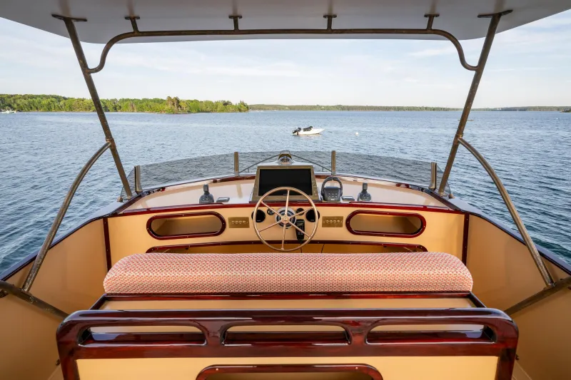 Lyman-Morse Unveils the Hood 42 LM