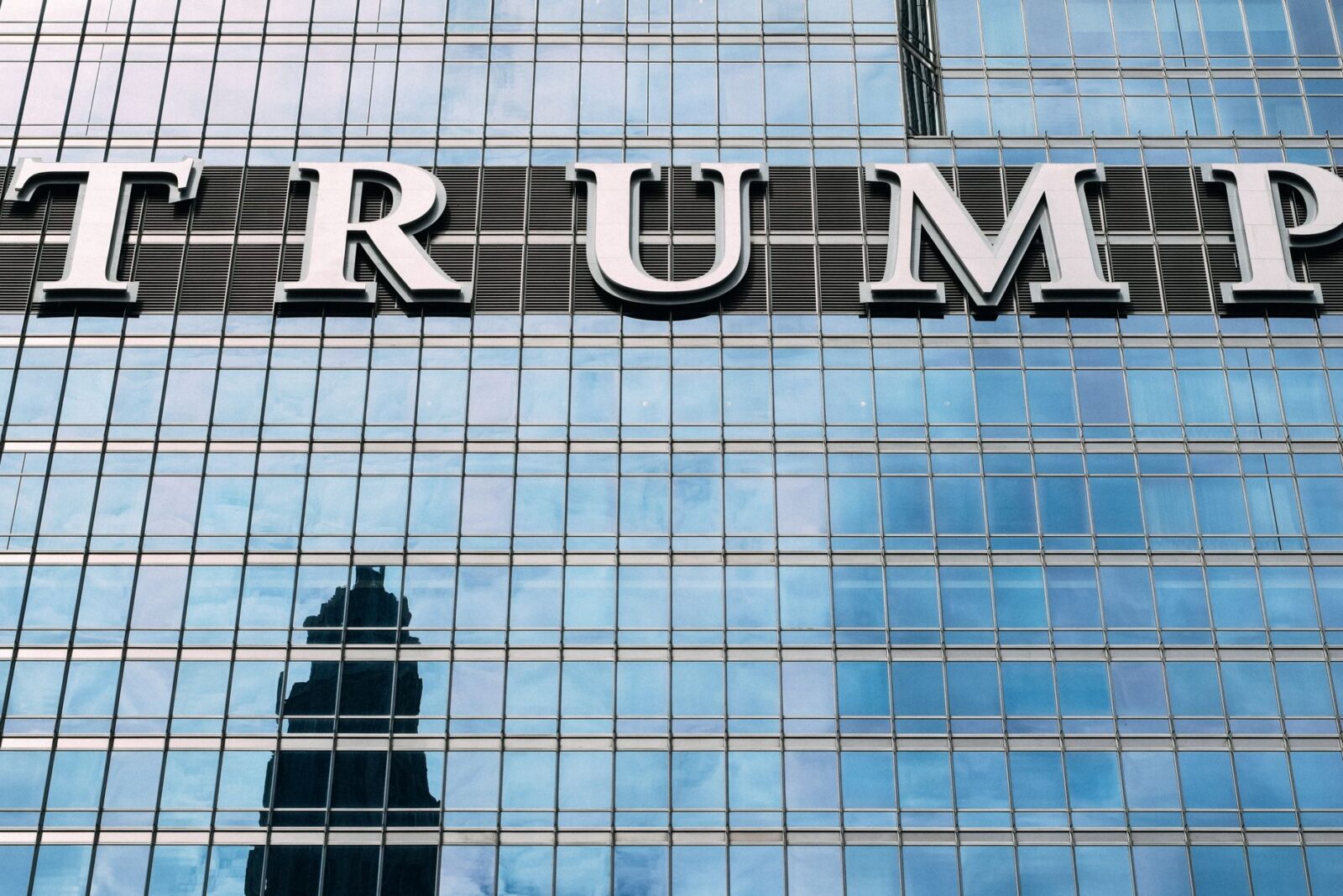 Trump Administration Initiates New Fencing Project On Pennsylvania Avenue Trump Administration Initiates New Fencing Project On Pennsylvania Avenue