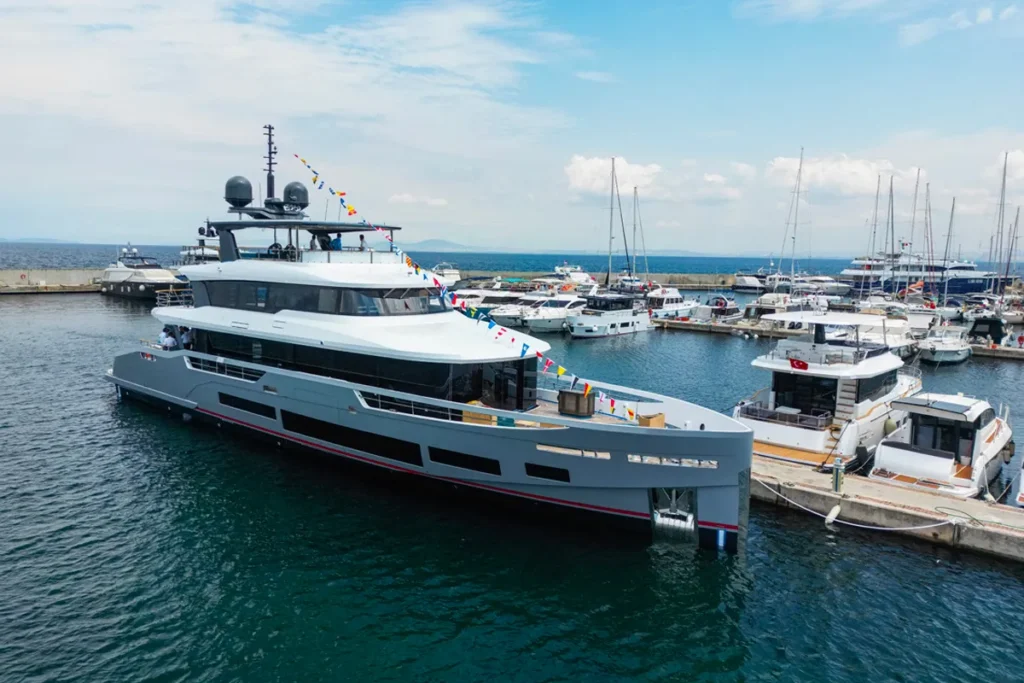 Sirena Yachts Launches New Flagship Sirena 118