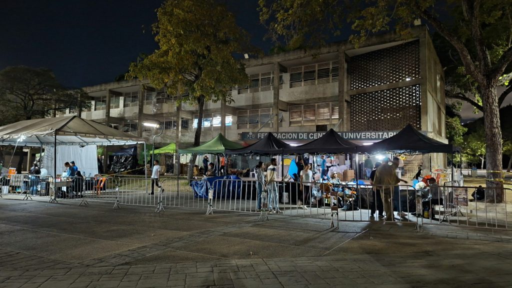 Centro de acopio UCV: Donaciones caen 70%, pese a que la emergencia no ha terminado