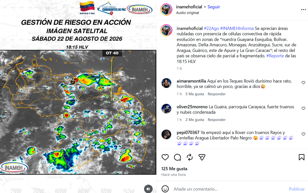 Coche anegado y el río Guaire desbordado tras intensas lluvias en Caracas
