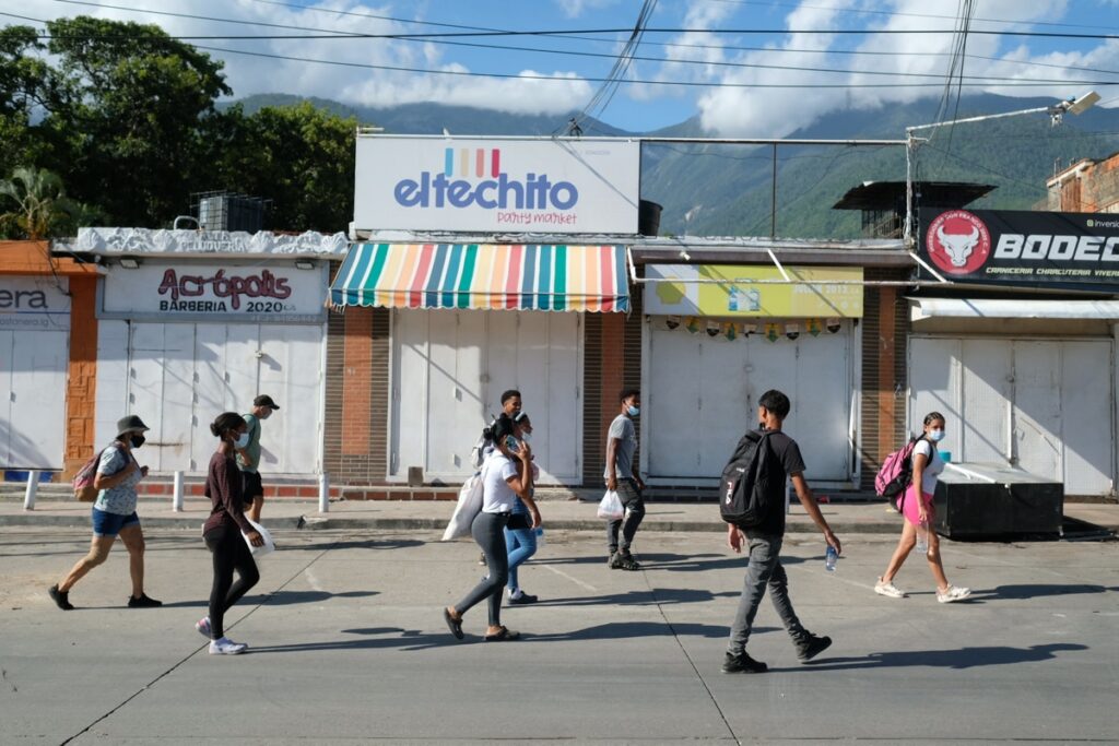 Doble terremoto pone en jaque 30.000 plazas de trabajo en Vargas