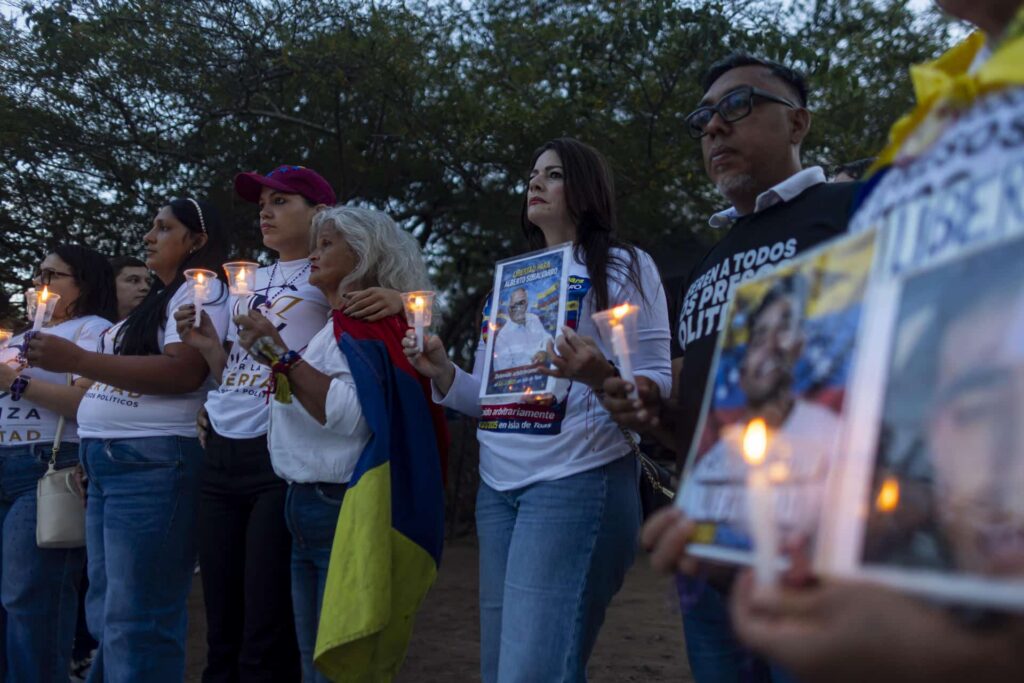 Familiares piden incluir libertad de presos políticos en mesa de diálogo