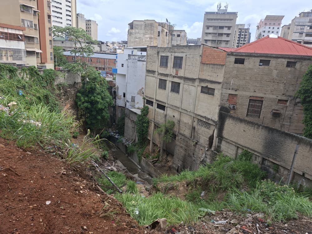 “Llovía, se cayeron las carpas y no había luz”, damnificados en  Altagracia y la réplica sísmica