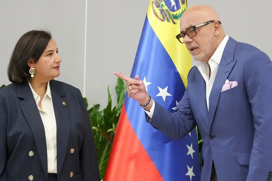 Mesa de diálogo cierra agosto con el TSJ en la mira: analistas perciben “logro moderado”