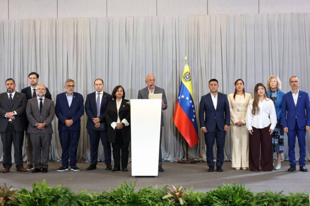 Primeros acuerdos de la mesa se aproximan a la ruta democrática, dicen politólogos