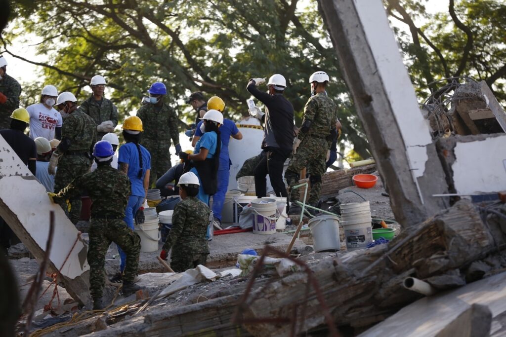 Sube a 169 el número de muertos y a 668 el de heridos por el terremoto en Colombia