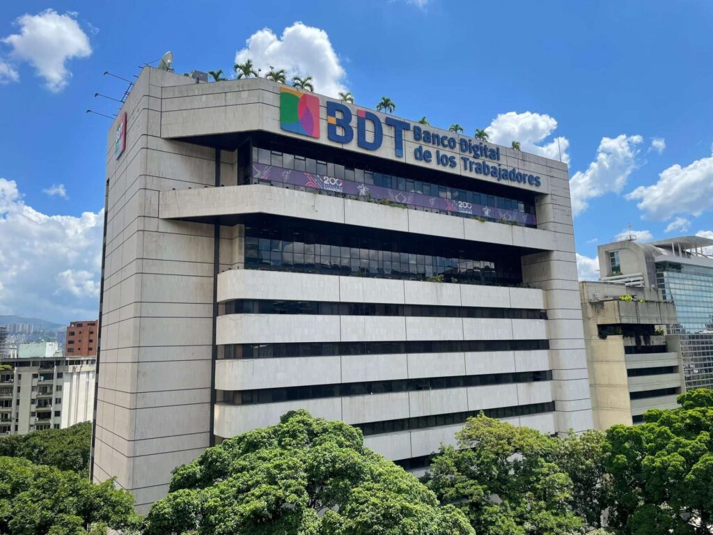 Tres bancos públicos habilitan créditos para damnificados por los terremotos