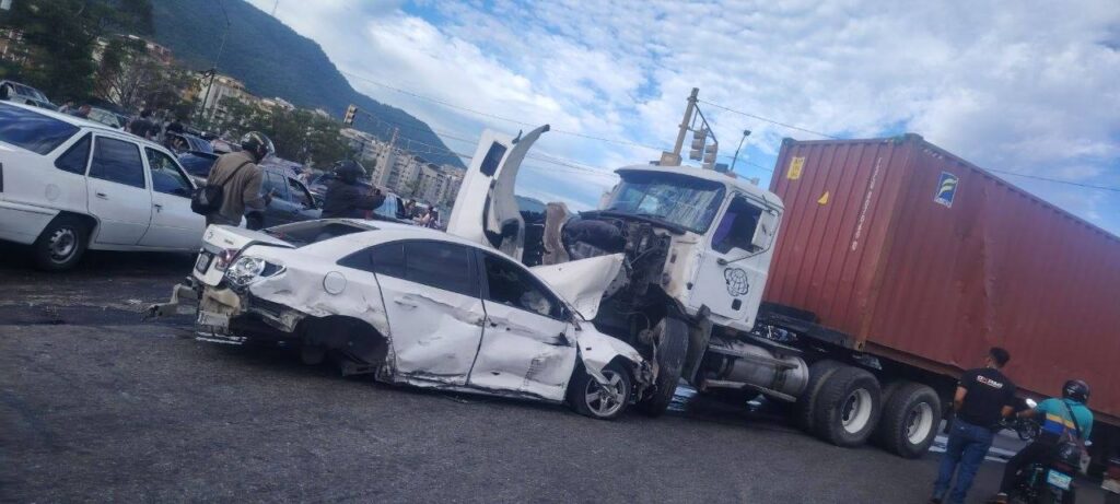 Aumenta a tres el número de fallecidos por accidente vial en La Yaguara