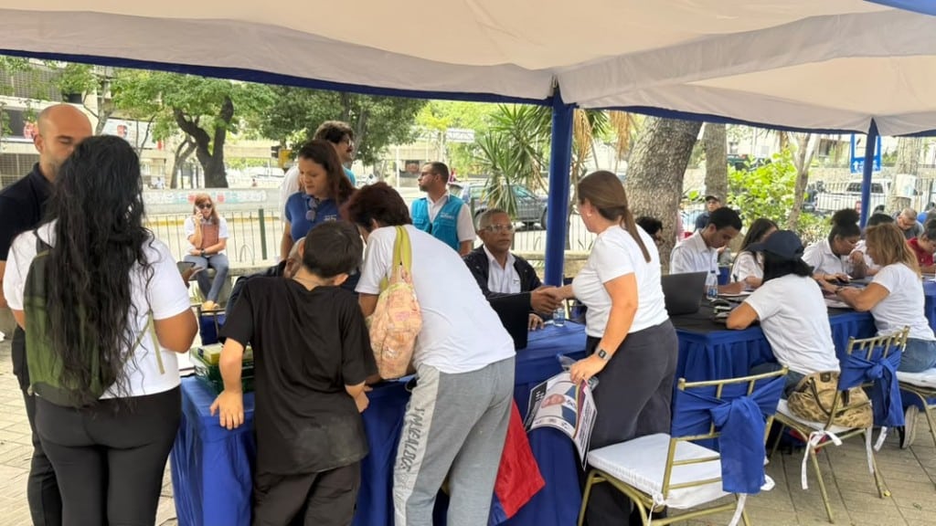 Familiares protestan frente a la Defensoría y denuncian torturas a presos políticos