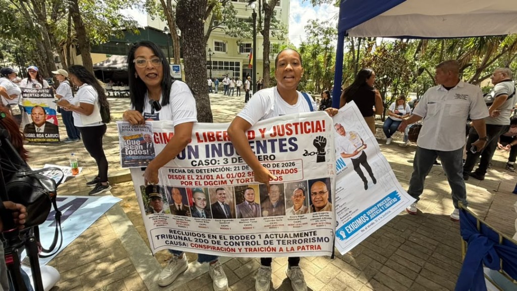 Familiares protestan frente a la Defensoría y denuncian torturas a presos políticos