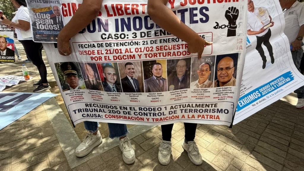 Familiares protestan frente a la Defensoría y denuncian torturas a presos políticos