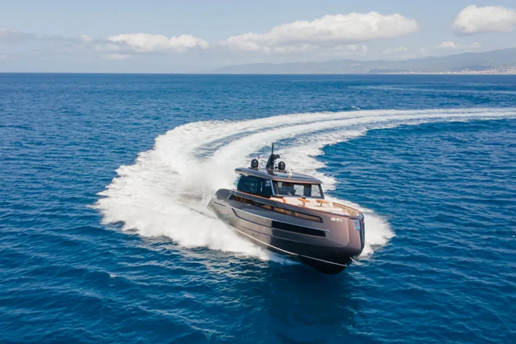 Invictus ST550 Deep Horizon Makes Its Debut