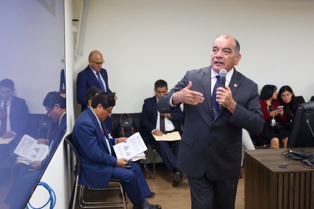 Ministro de Perú anticipa acuerdos para deportar a venezolanos en barco