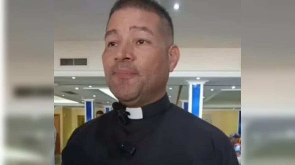 Obispo anglicano excarcelado tras 5 años por presentar un proyecto de valores democráticos