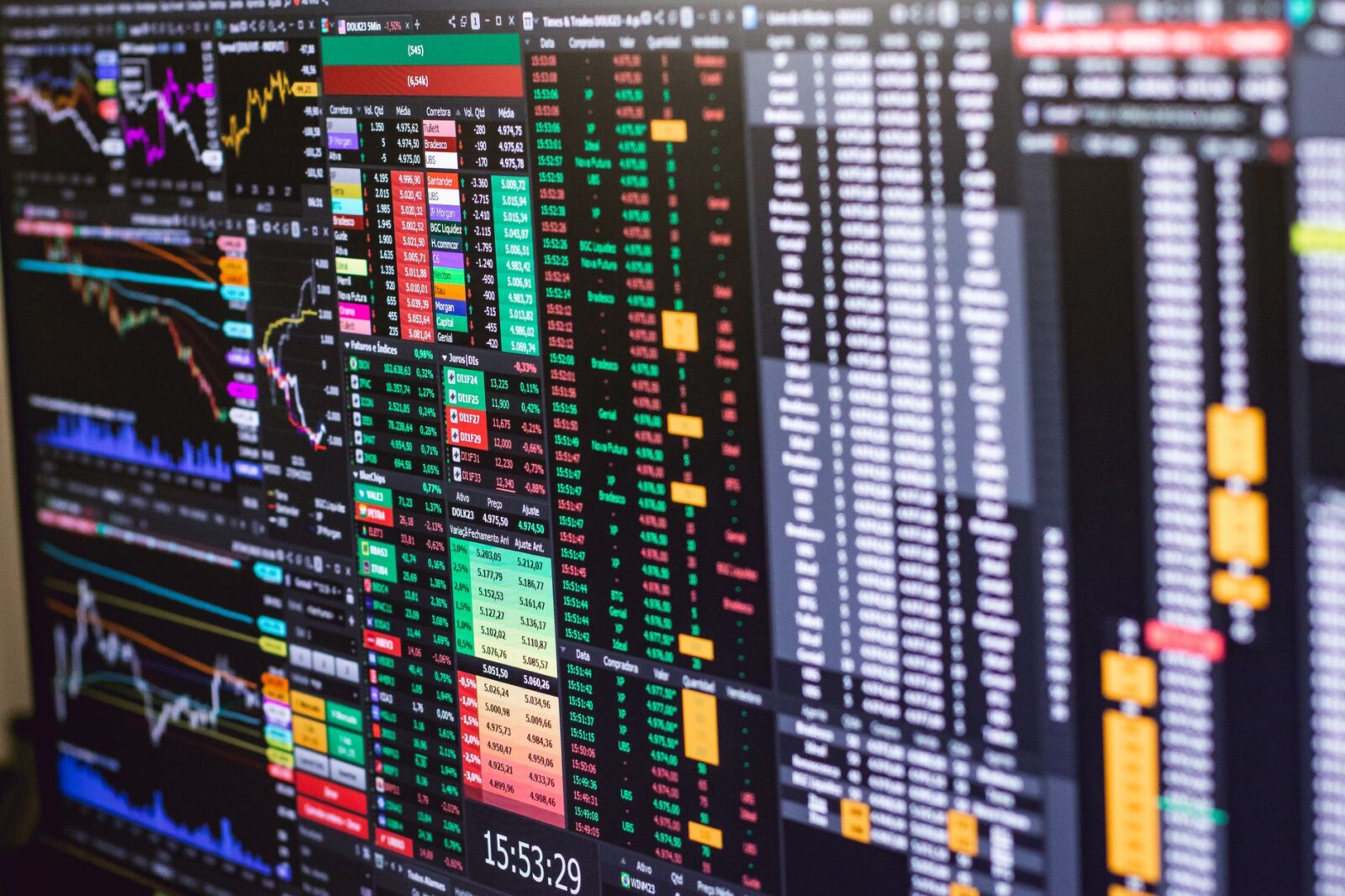 Nasdaq Hits Intraday Record High as Tech Stocks Regain Footing