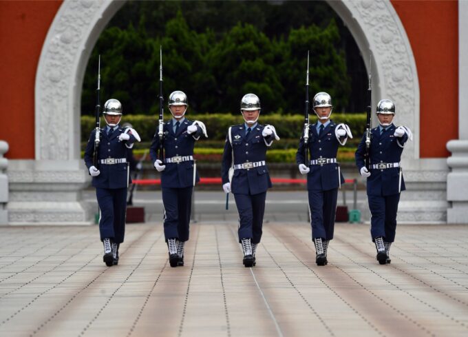 Xi Jinping to Press Trump on Taiwan Arms Sales During Washington Visit