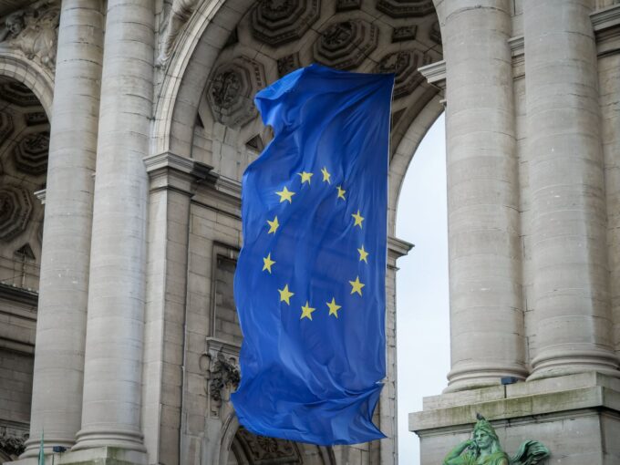 Trump Threatens Tariffs on Europe Over Canada's EU Membership Bid