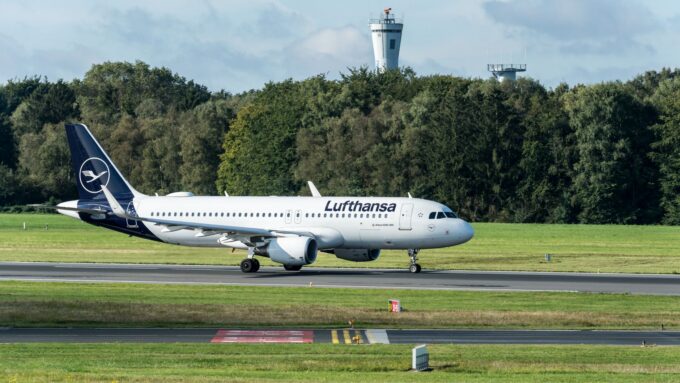 Air Traffic Control Malfunction Grounds Flights at Major US Airports