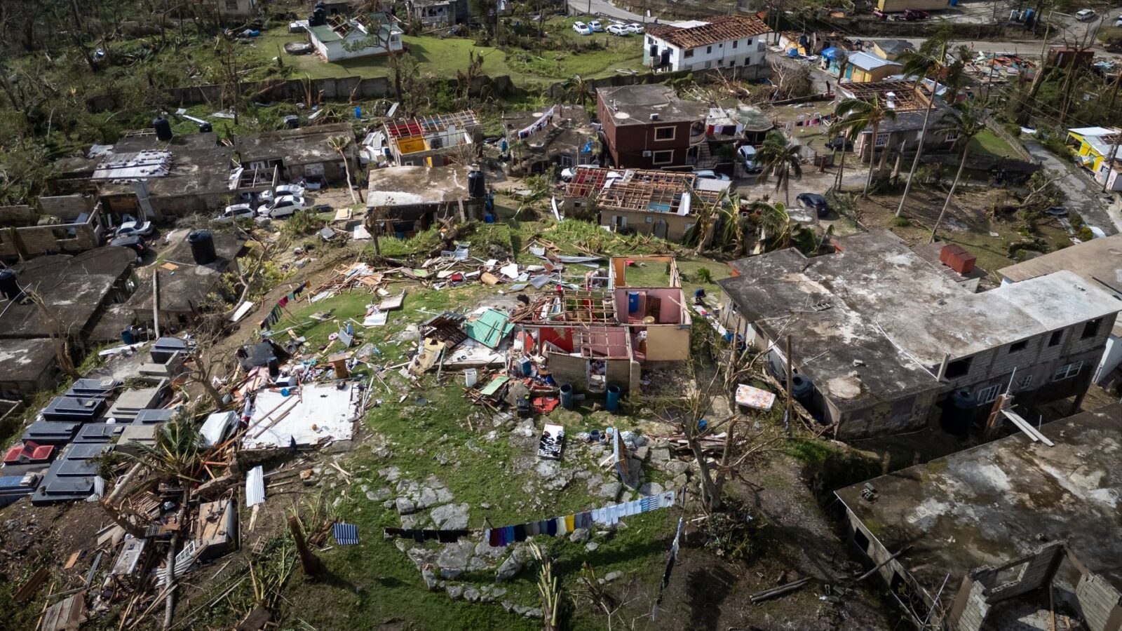 Hurricane Lowell Causes Severe Flooding and Public Safety Concerns in Hawaii