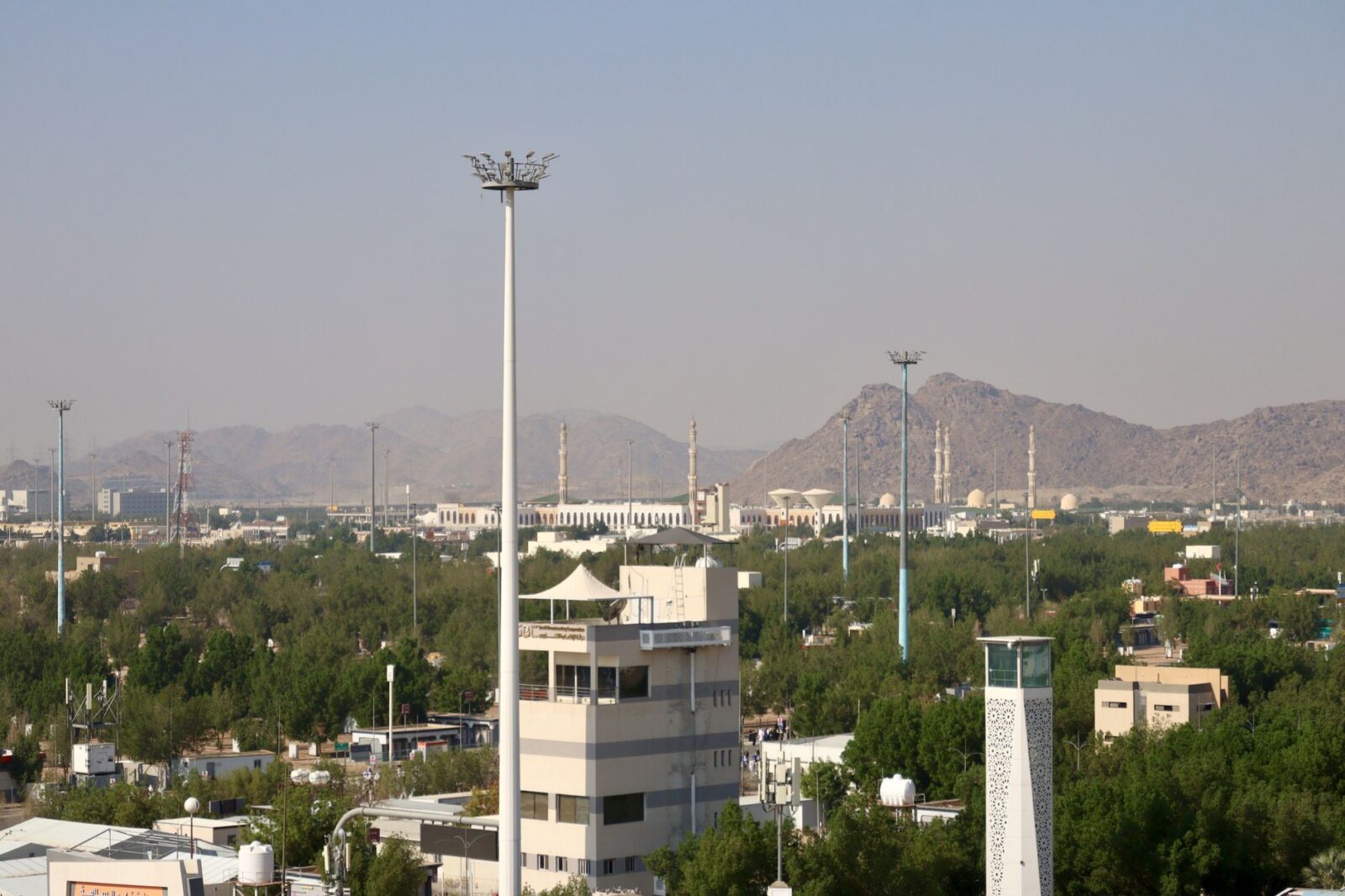 Qatar Condemns Houthi Missile Attack on Riyadh, Aligns with Saudi Arabia