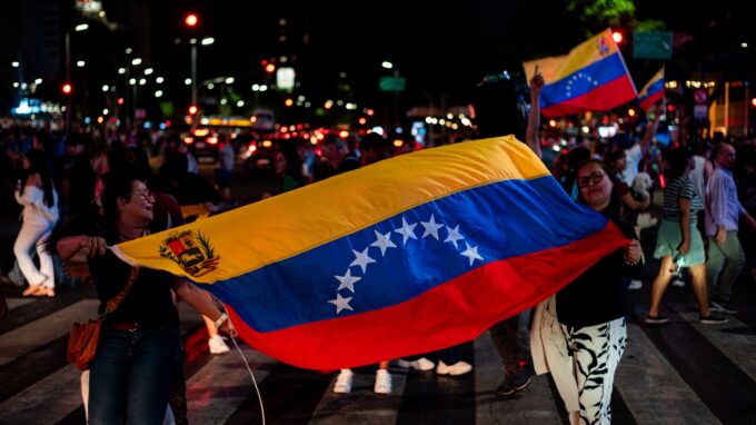 Venezuelan Opposition Leader Machado's Return Attempt Fails Amid Rodriguez's Meeting with Trump