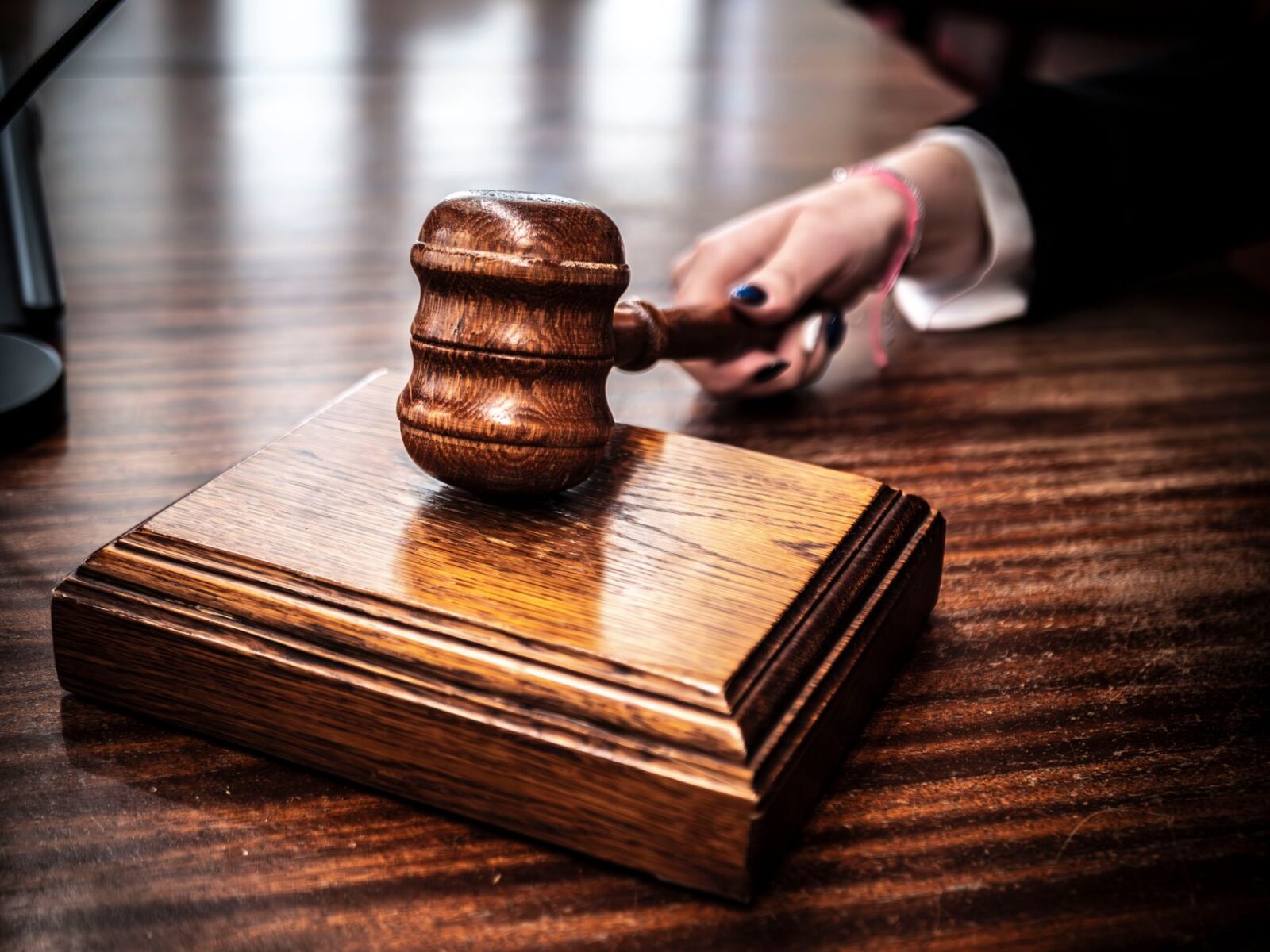 US Judge Blocks Deportation of DoorDash Driver Shot by ICE