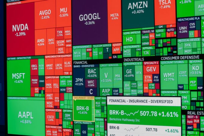 Wall Street Opens Higher as Easing Oil Prices Boost Fed Hike Relief