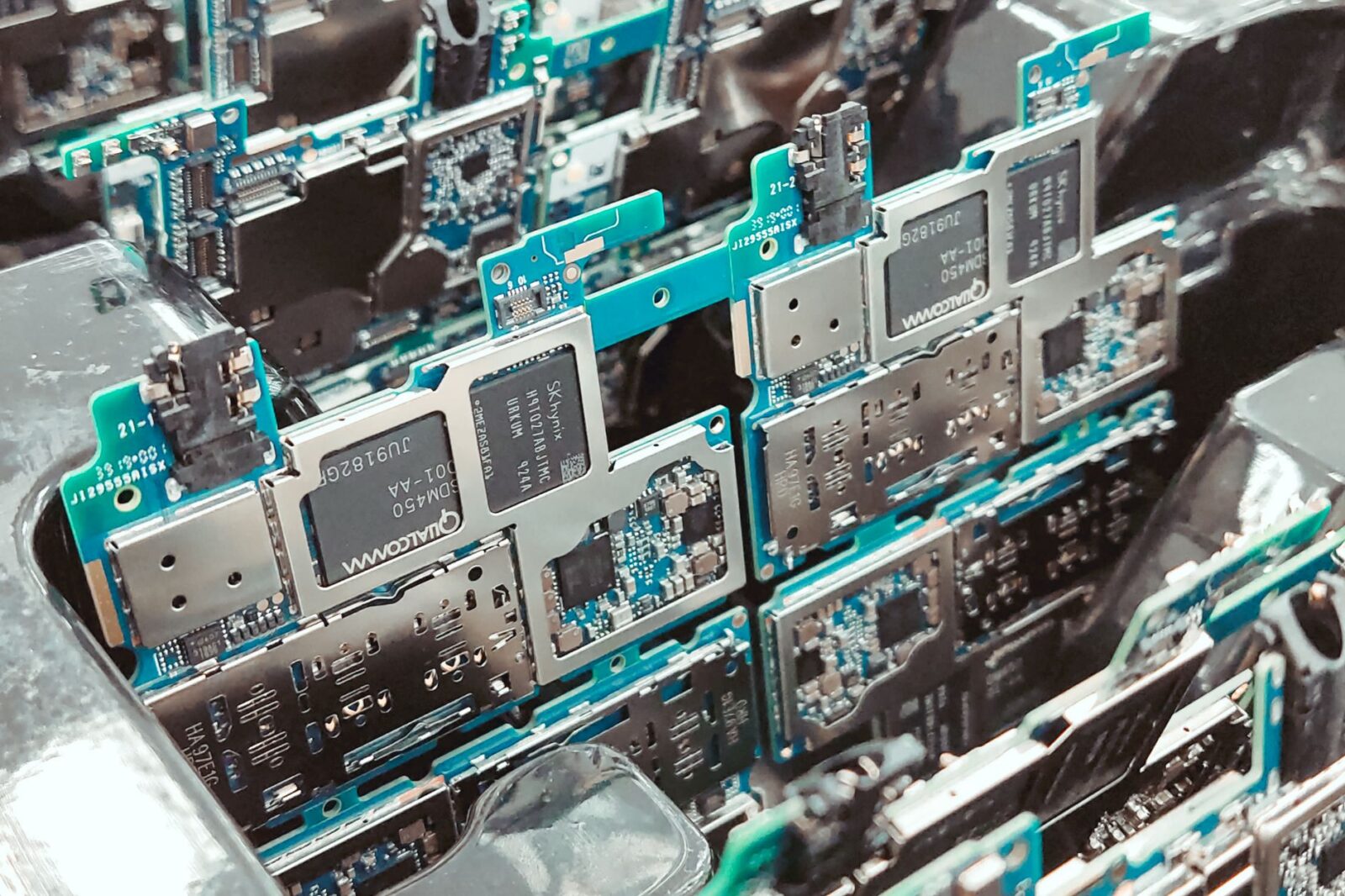 Qualcomm Partners with Amazon for Custom AI Chips