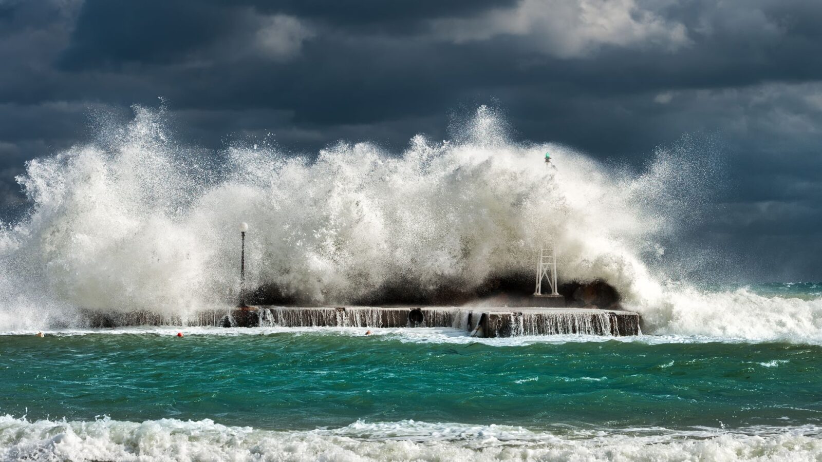 Nor’easter Set to Impact East Coast with Strong Winds and Flooding