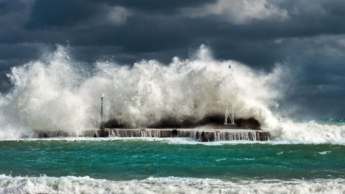 Nor’easter Set to Impact East Coast with Strong Winds and Flooding