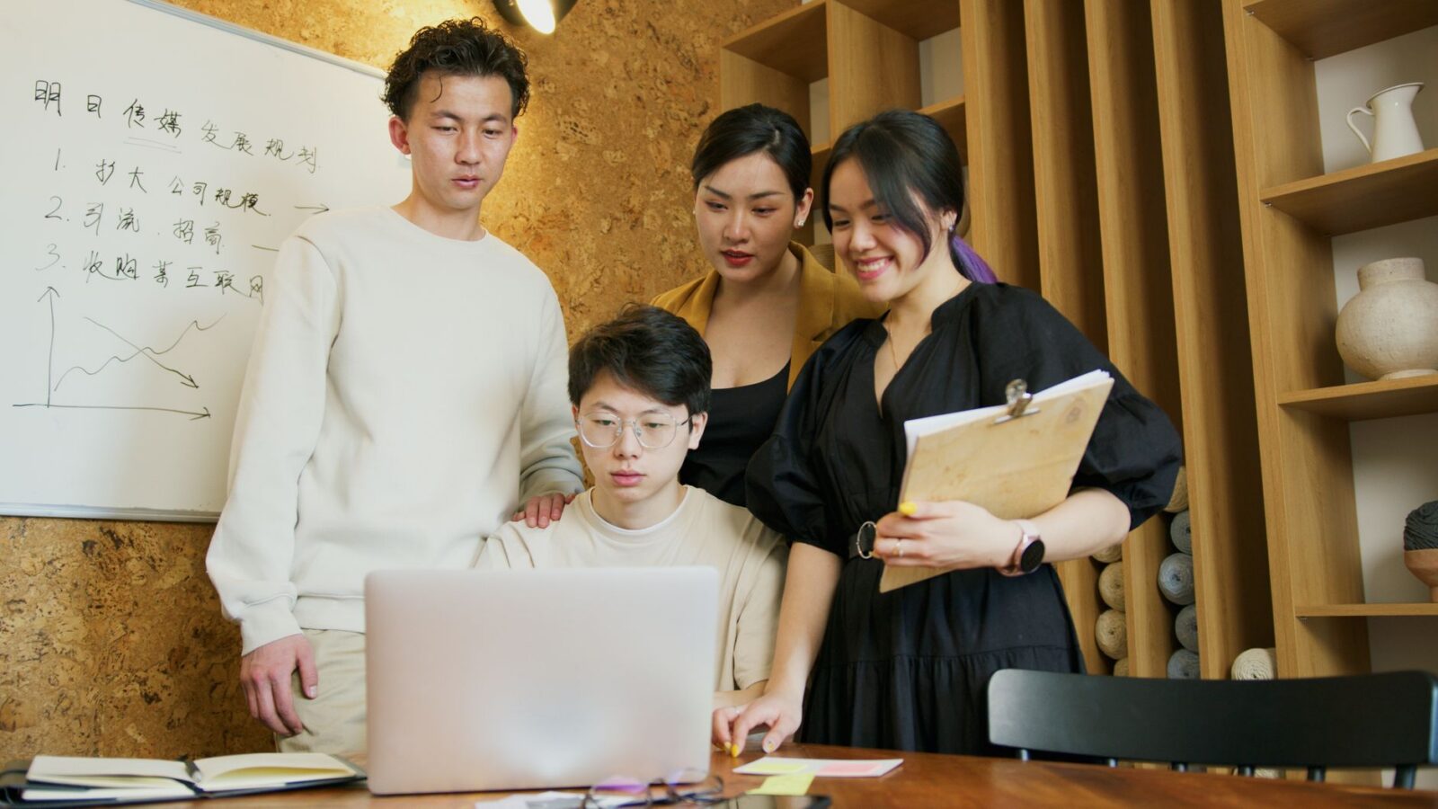 Young Entrepreneurs in China Launch AI Startups Amid Job Market Shifts