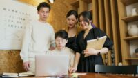 Young Entrepreneurs in China Launch AI Startups Amid Job Market Shifts