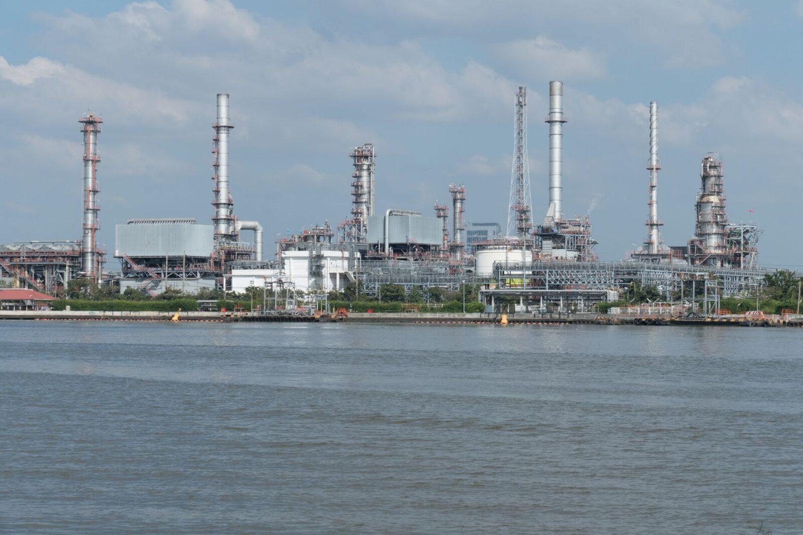 Zelenskyy Announces Plans to Double Strikes on Russian Oil Refineries