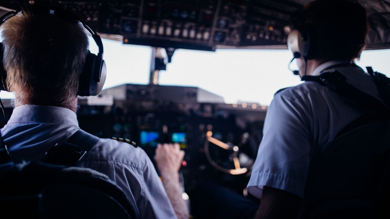 Flydubai Pilot Attempts Terrorist Attack with Cockpit Axe